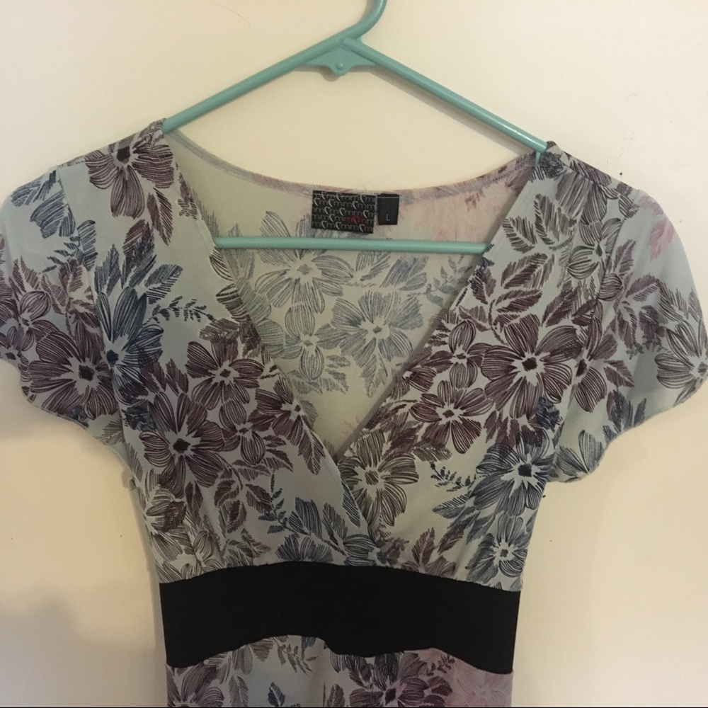 Spring Floral Top - Picture 2 of 3